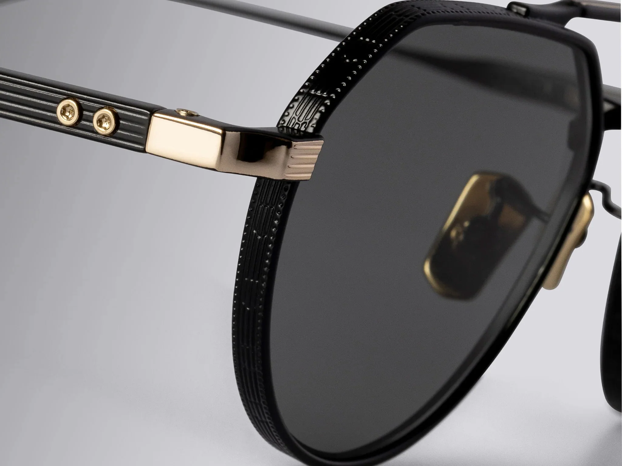 Cutler and Gross Draycott 1426 Round Sun (Black/Gold) - Image 4
